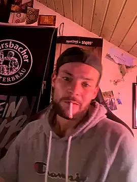 Mexxwell69 on StripChat 