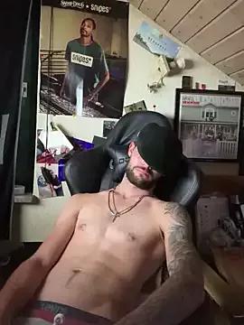 Mexxwell69 on StripChat 