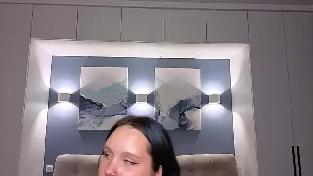 miki_miki_cutie_ — Freechat on StripChat
