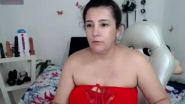 mom_hot__ on StripChat 