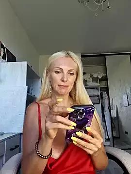 Monna on StripChat 