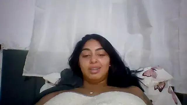 Nandinha777 on StripChat 