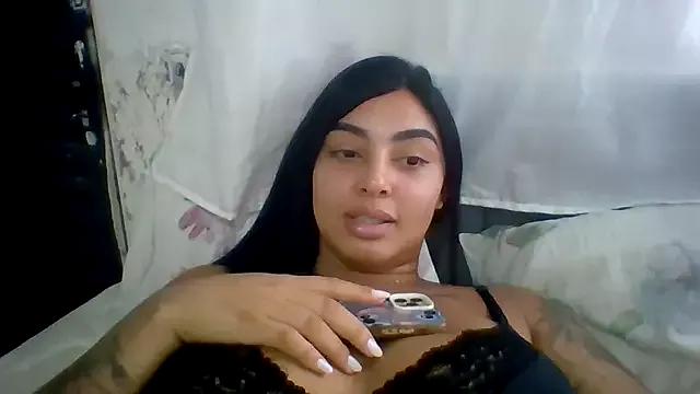 Nandinha777 on StripChat 