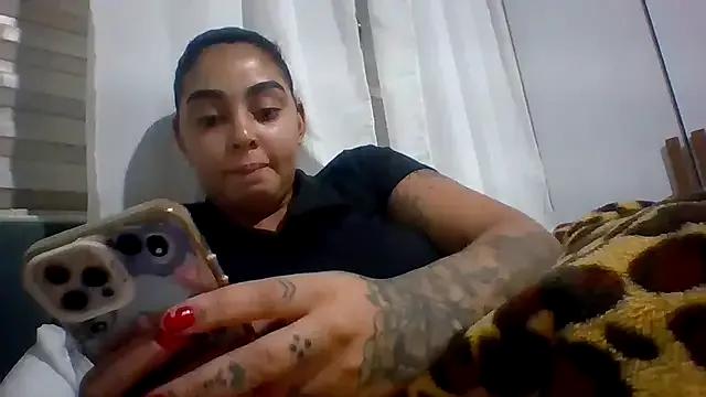 Nandinha777 on StripChat 