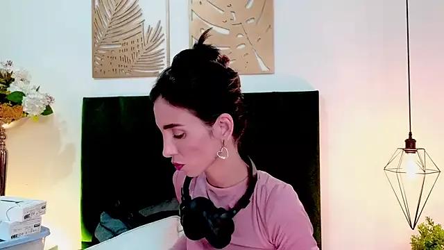 Nina_Cavaali on StripChat 