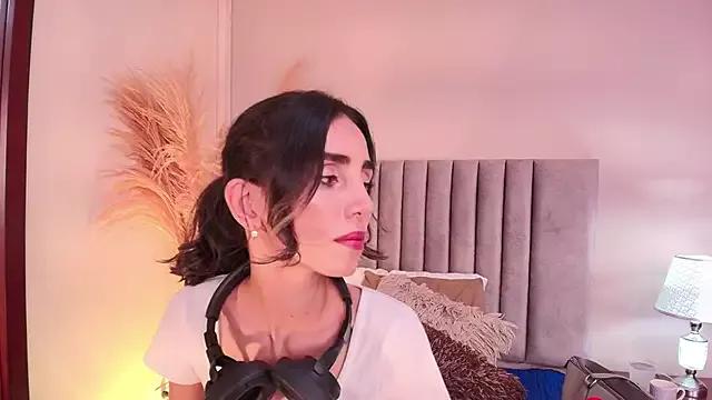Nina_Cavaali on StripChat