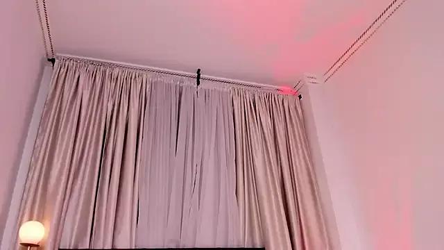 Nina_Cavaali on StripChat 