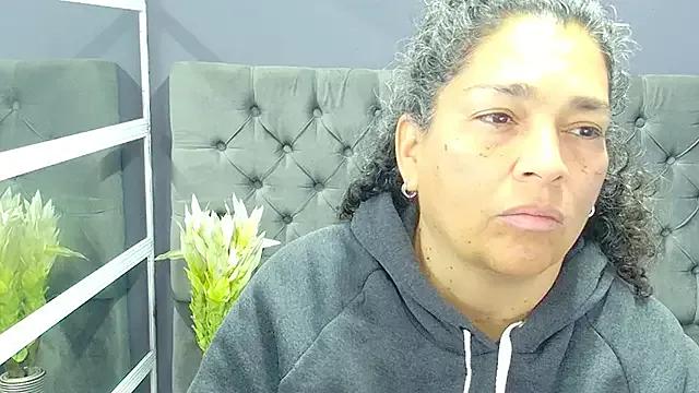 NinaBlazee on StripChat 