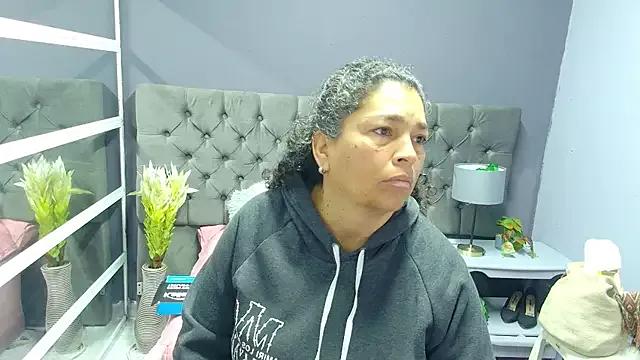 NinaBlazee on StripChat 