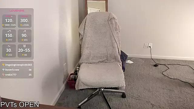 Peaches_N_Kreme — Freechat on StripChat
