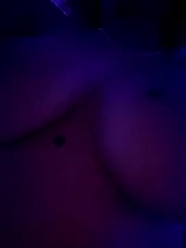 riri_brunnete on StripChat