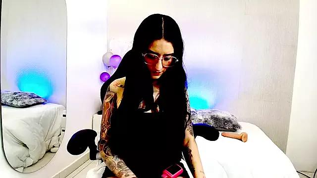 Scaarlettfox on StripChat 