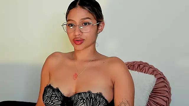 SeleneClark on StripChat 