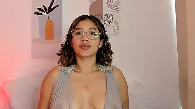 SeleneClark on StripChat 