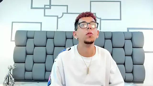 SkarletRuiz — The boy fucks my ass until running In me