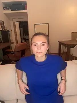 SophiiaStarr —  Shake and Smack my Butt 