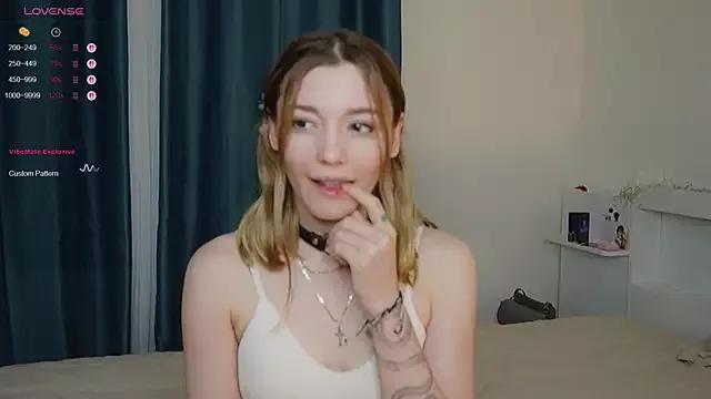 StripChat StarryMary  is Freechat  StarryMary — lick my braces close to cam