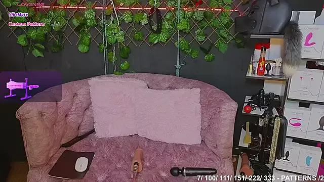 Sweett_Mollyy on StripChat 