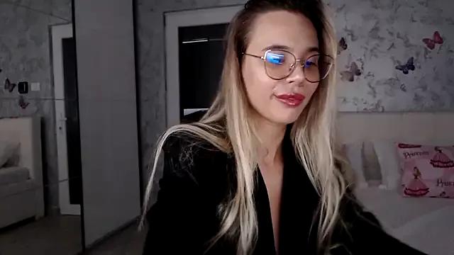 TessaStarr on StripChat 