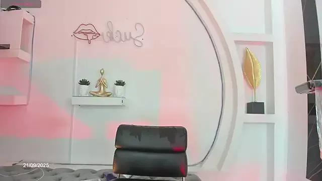 Vicky_Hottman —  Show Feet