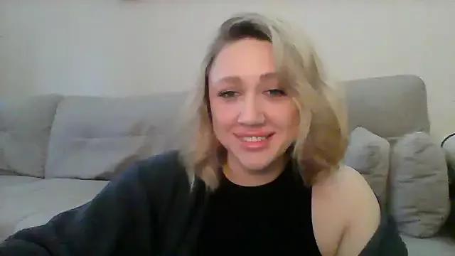 VickyLove047 on StripChat 