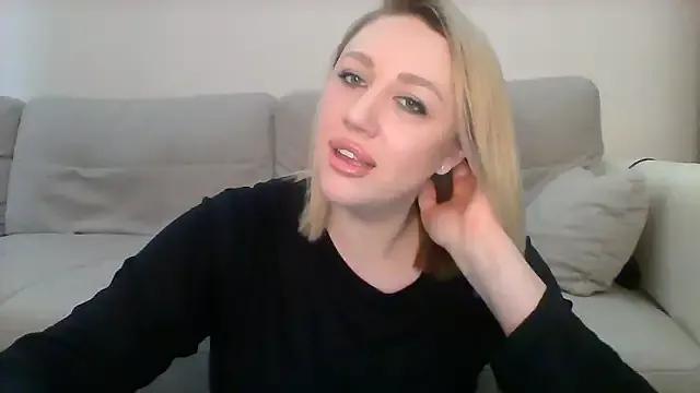 VickyLove047 on StripChat 