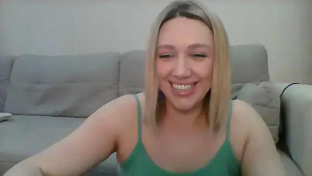 VickyLove047 on StripChat 
