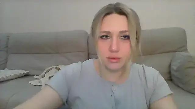 VickyLove047 on StripChat 