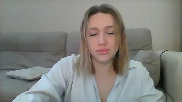 VickyLove047 on StripChat 