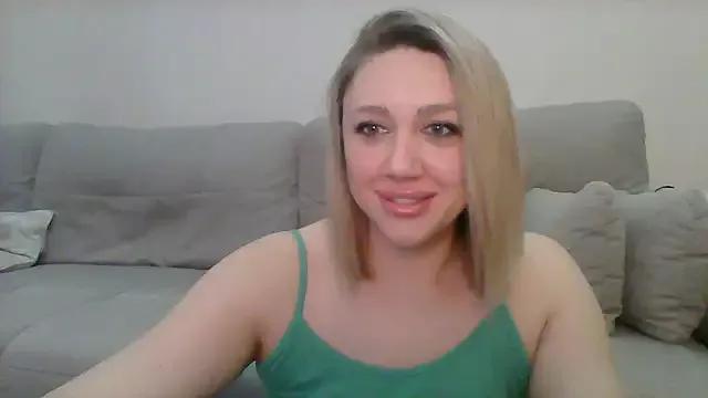 VickyLove047 on StripChat 