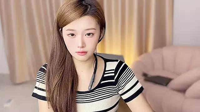 yiyi5588 on StripChat 